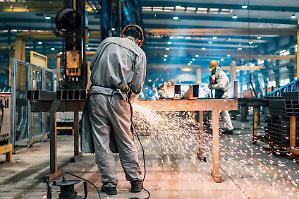 Industria lombarda a +0,7% nei tre mesi. Produzione a +0,7%, ordini esteri a +4,1%