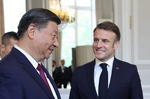 Macron 'equilibrista' a Pechino, tra auto elettriche ed export caseario