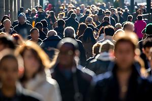 Censis, per il 30% degli italiani le autocrazie sono pi&ugrave; adatte a governare. E il 60% limiterebbe i flussi di immigrati