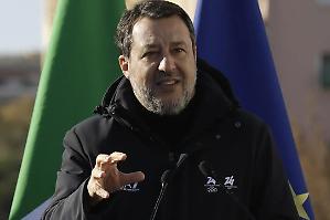 Salvini apre al ritorno al Viminale. &laquo;No alla stretta sulle pensioni. Ponte, lavori al via nel 2026&raquo;