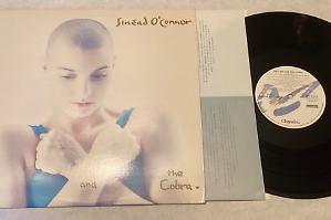 Da ascoltare e riscoprire, una voce spiazzante