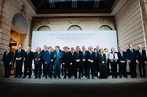 Volenterosi a Parigi. &laquo;Per Kiev garanzie forti&raquo;. Forza multinazionale pronta. Agli Usa il monitoraggio