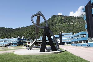 L&rsquo;Italia dei company-borghi, dove l&rsquo;industria costruisce comunit&agrave; e futuro. Con molte opportunit&agrave; e qualche rischio