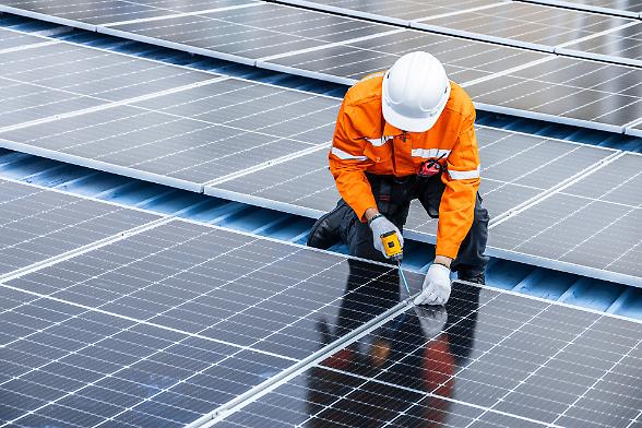 Addio amianto, fotovoltaico su 200 tetti industriali