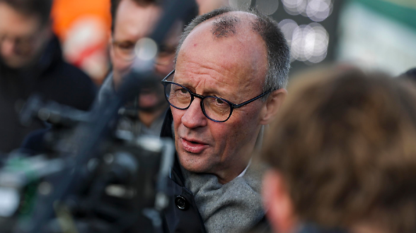 Inflazione in calo, crescita fiacca. Merz: la situazione &egrave; critica