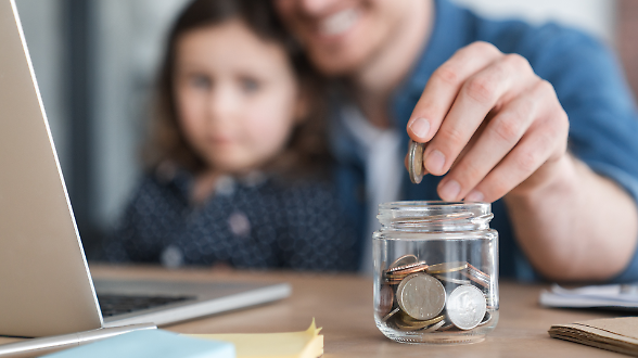 Famiglie pi&ugrave; ricche, due volte il debito. Congiuntura debole, gi&ugrave; l&rsquo;indice Pmi