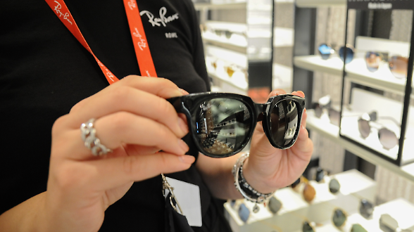 Ray-Ban Meta, ordini oltre le scorte. Ma stop al lancio in Italia e in Europa