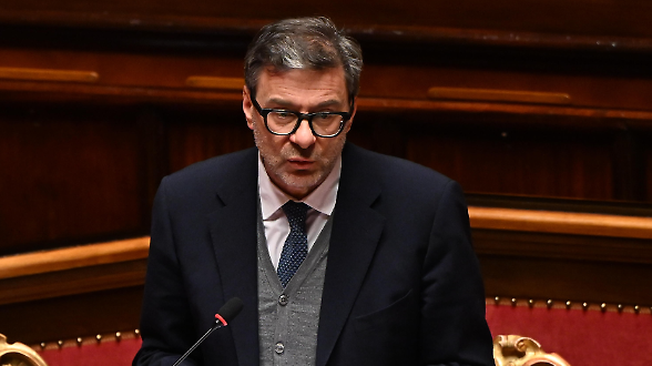 Difesa, risorse dallo scostamento di bilancioGiorgetti: &laquo;Ma niente tagli al sociale&raquo;