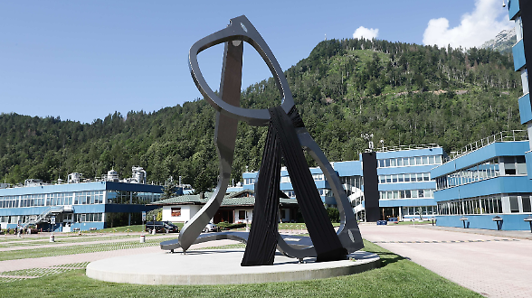 L&rsquo;Italia dei company-borghi, dove l&rsquo;industria costruisce comunit&agrave; e futuro. Con molte opportunit&agrave; e qualche rischio